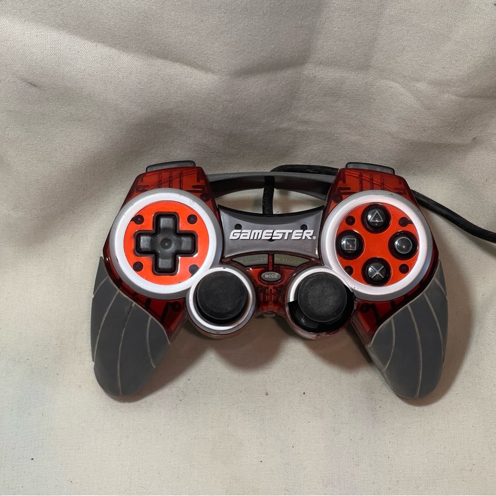 Radica Gamester Wired PlayStation 2 Controller 
PS2